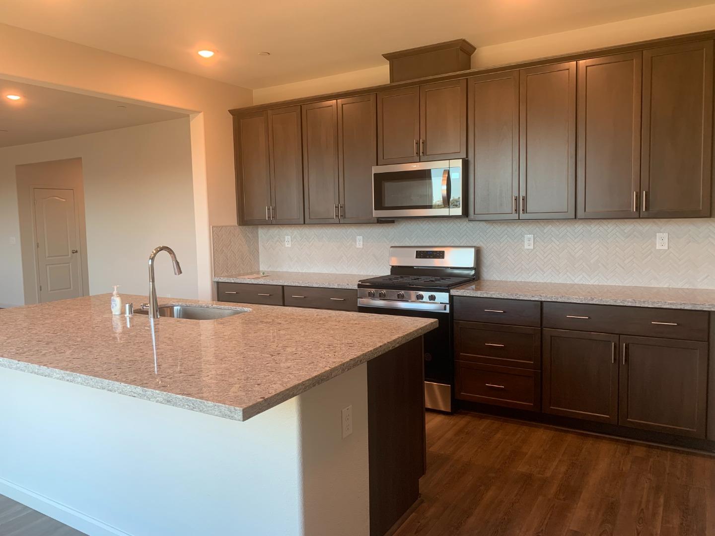 Detail Gallery Image 5 of 29 For 1140 Morningside Pl, Dixon,  CA 95620 - 5 Beds | 3 Baths