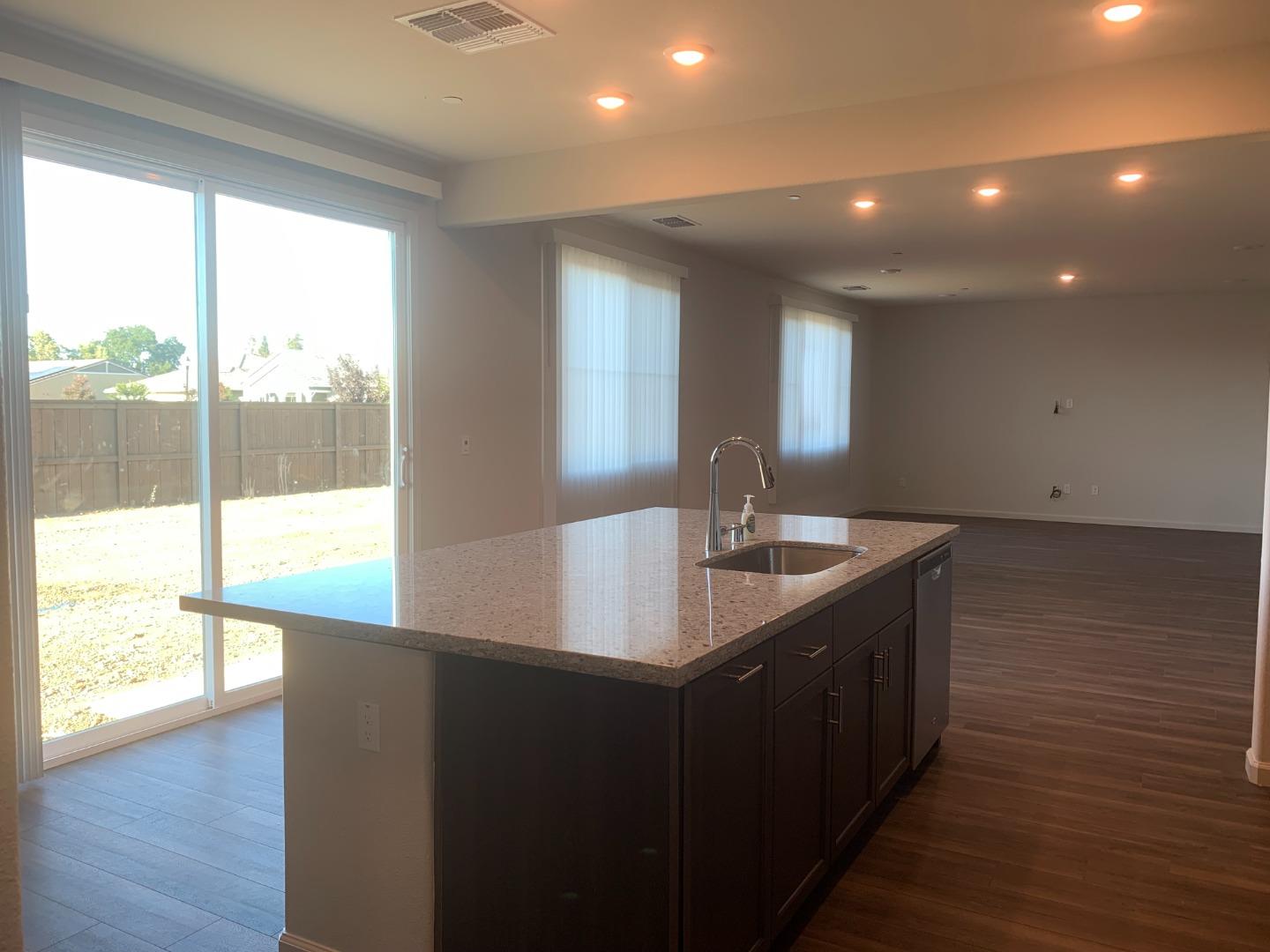 Detail Gallery Image 6 of 29 For 1140 Morningside Pl, Dixon,  CA 95620 - 5 Beds | 3 Baths