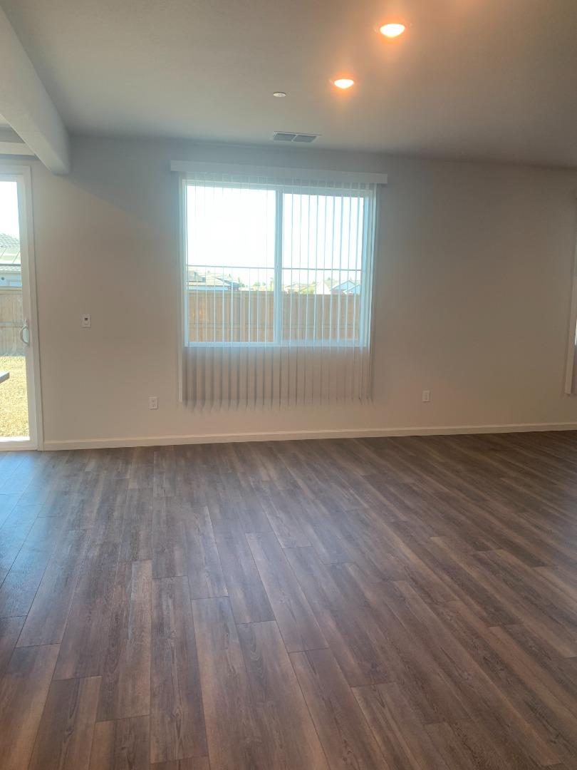 Detail Gallery Image 7 of 29 For 1140 Morningside Pl, Dixon,  CA 95620 - 5 Beds | 3 Baths