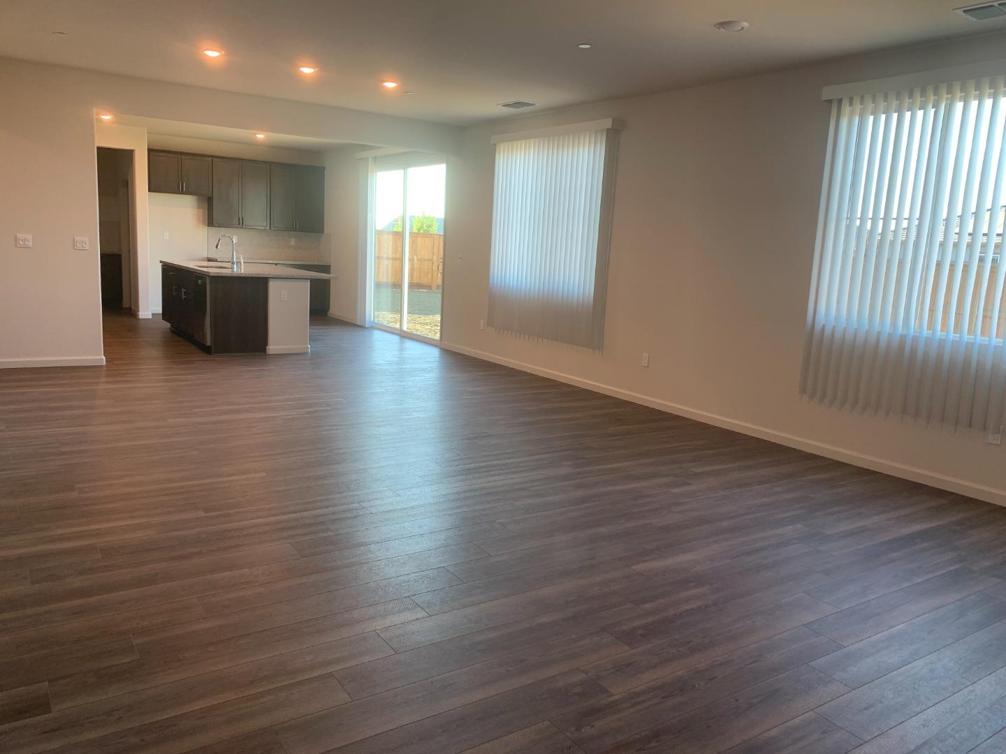 Detail Gallery Image 9 of 29 For 1140 Morningside Pl, Dixon,  CA 95620 - 5 Beds | 3 Baths