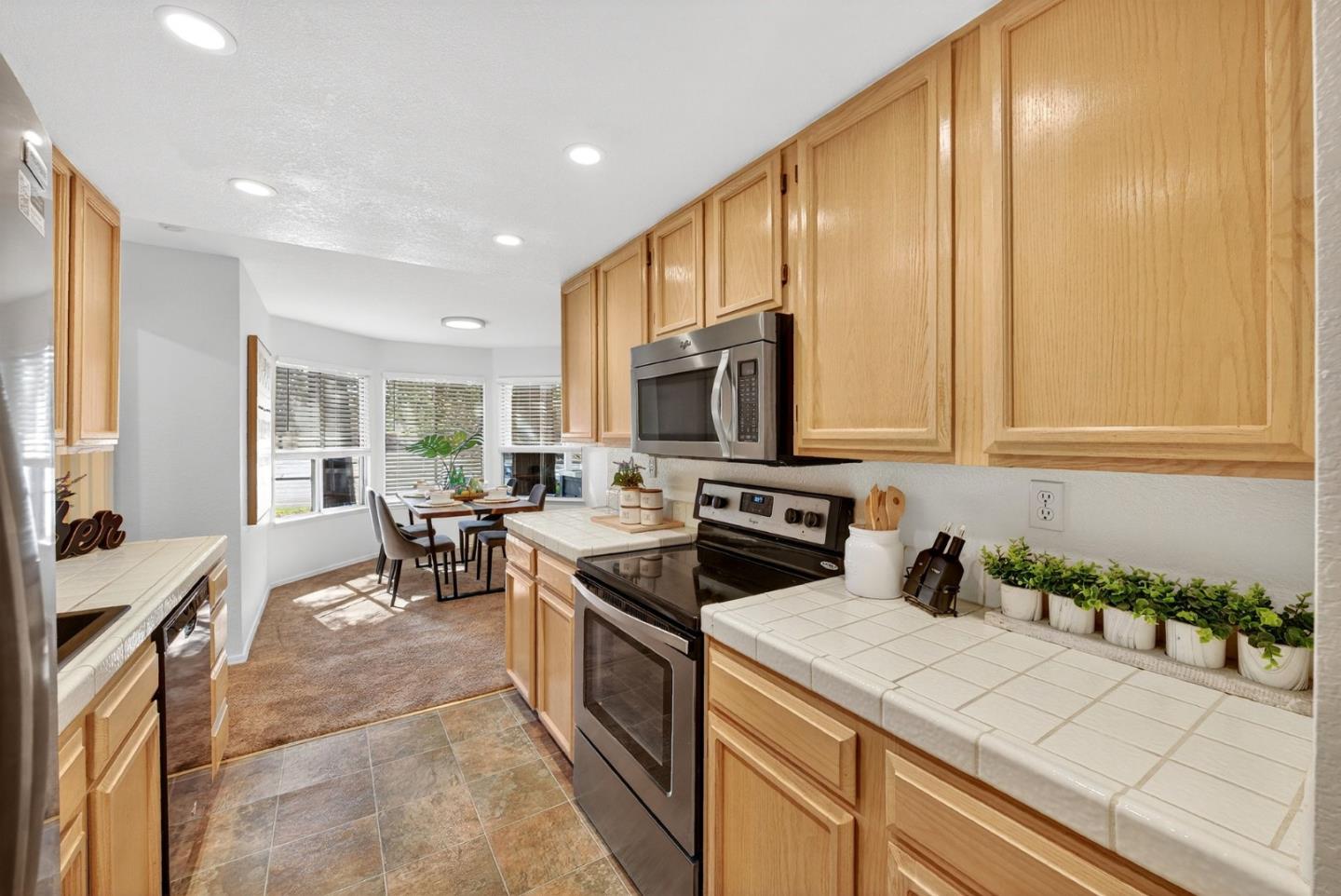 Detail Gallery Image 7 of 18 For 2559 Alveswood Cir, San Jose,  CA 95131 - 2 Beds | 2 Baths