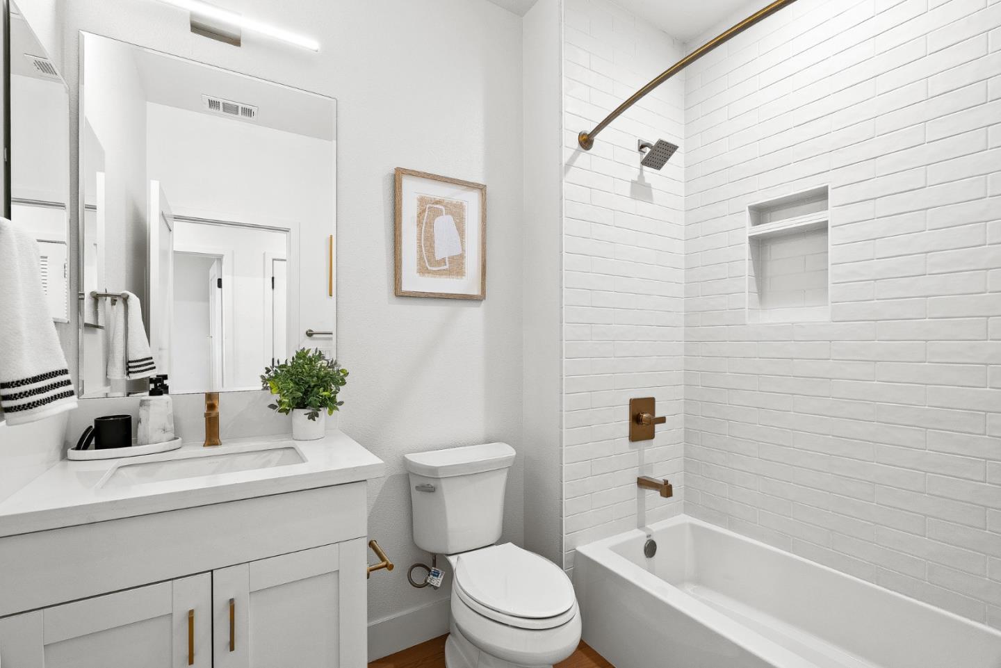 Detail Gallery Image 24 of 26 For 947 Woodside Rd, Redwood City,  CA 94061 - 4 Beds | 2/1 Baths