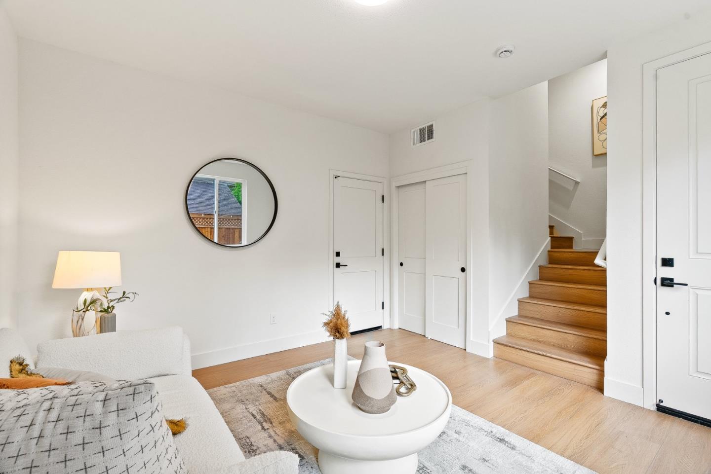 Detail Gallery Image 3 of 26 For 947 Woodside Rd, Redwood City,  CA 94061 - 4 Beds | 2/1 Baths