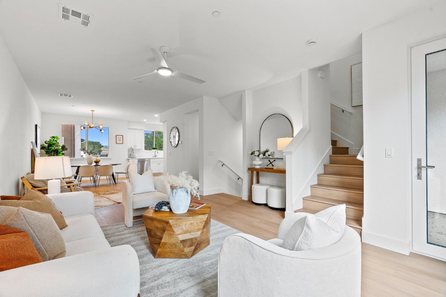 Detail Gallery Image 6 of 26 For 947 Woodside Rd, Redwood City,  CA 94061 - 4 Beds | 2/1 Baths