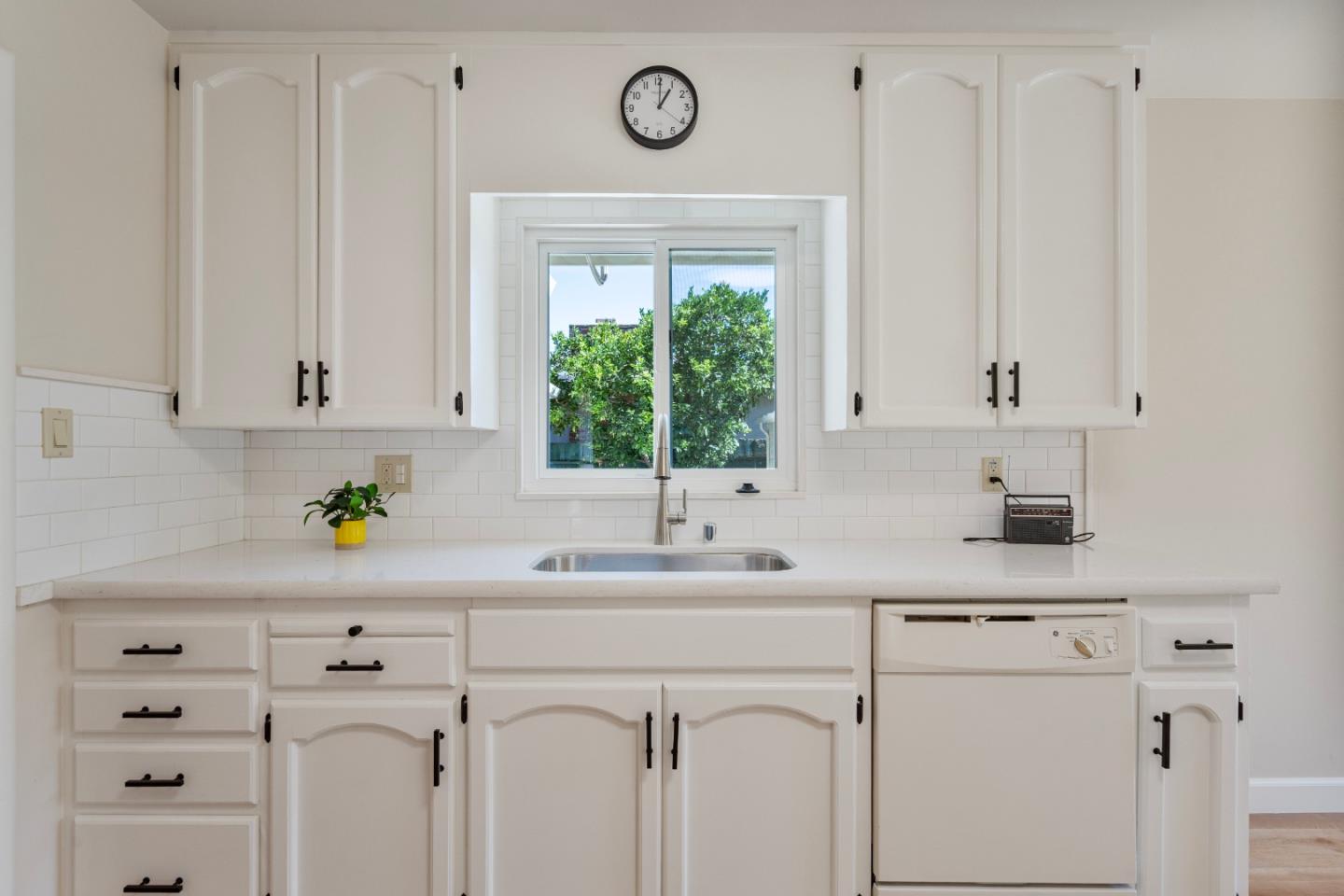 Detail Gallery Image 10 of 36 For 1001 Monterey St, Hollister,  CA 95023 - 3 Beds | 2 Baths