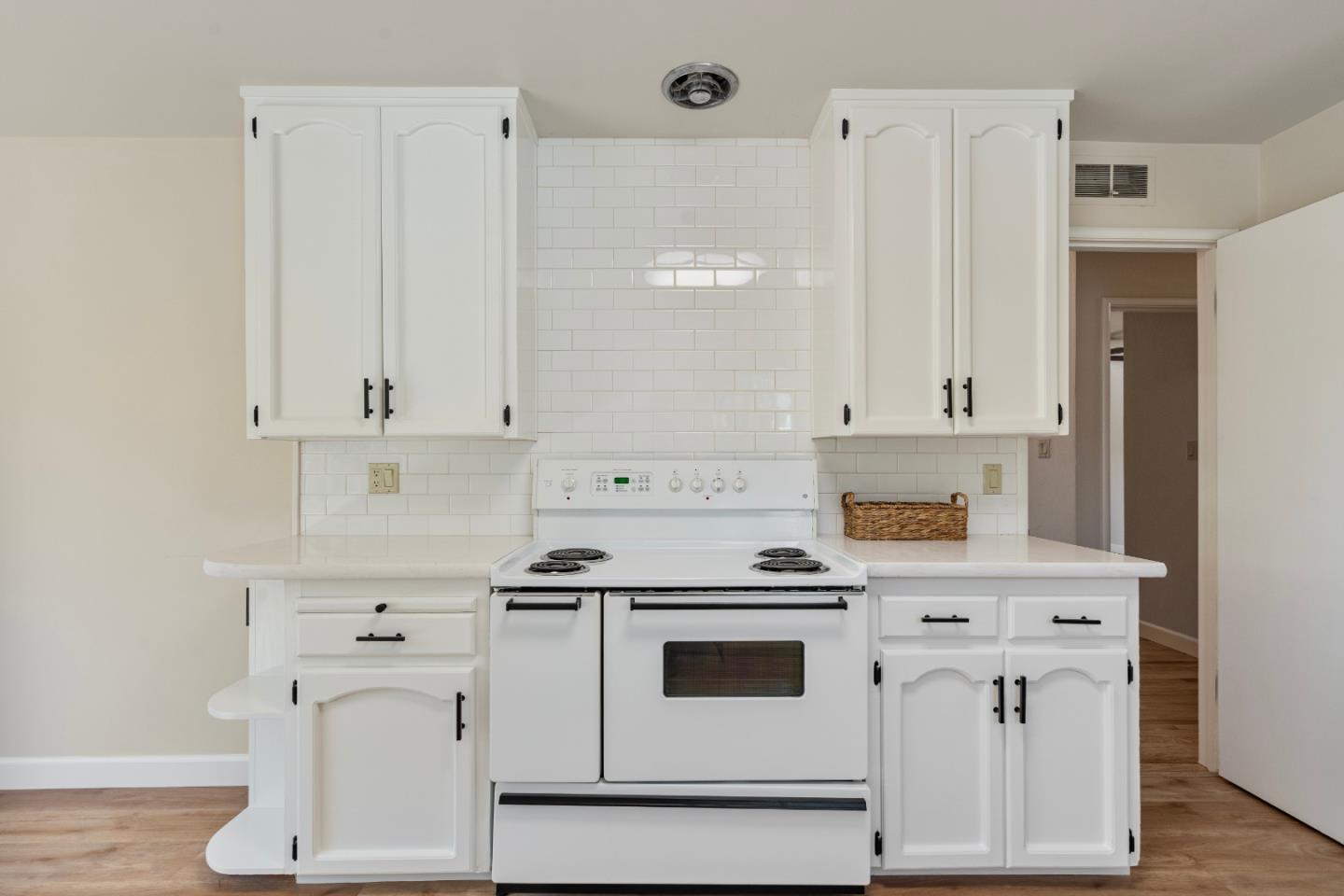 Detail Gallery Image 11 of 36 For 1001 Monterey St, Hollister,  CA 95023 - 3 Beds | 2 Baths