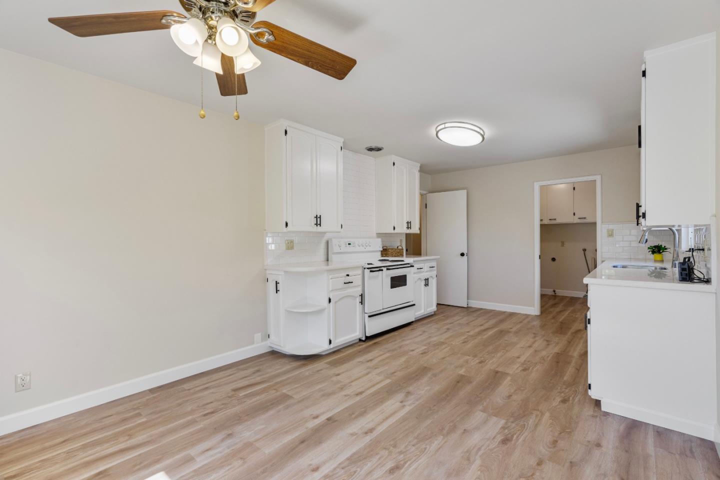 Detail Gallery Image 13 of 36 For 1001 Monterey St, Hollister,  CA 95023 - 3 Beds | 2 Baths