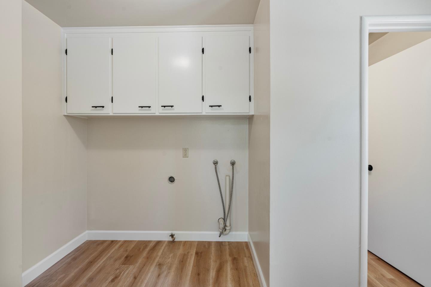 Detail Gallery Image 15 of 36 For 1001 Monterey St, Hollister,  CA 95023 - 3 Beds | 2 Baths