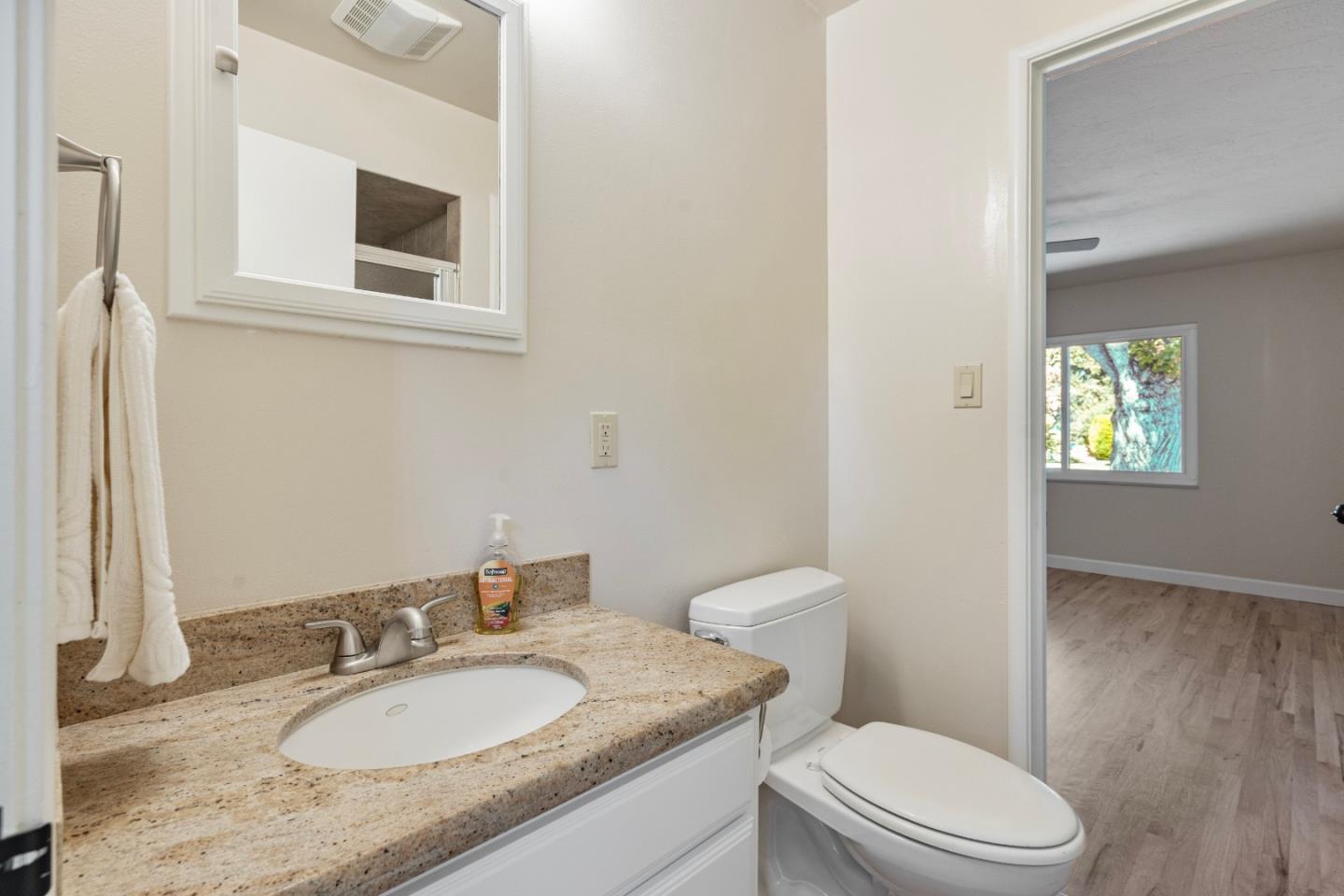 Detail Gallery Image 18 of 36 For 1001 Monterey St, Hollister,  CA 95023 - 3 Beds | 2 Baths
