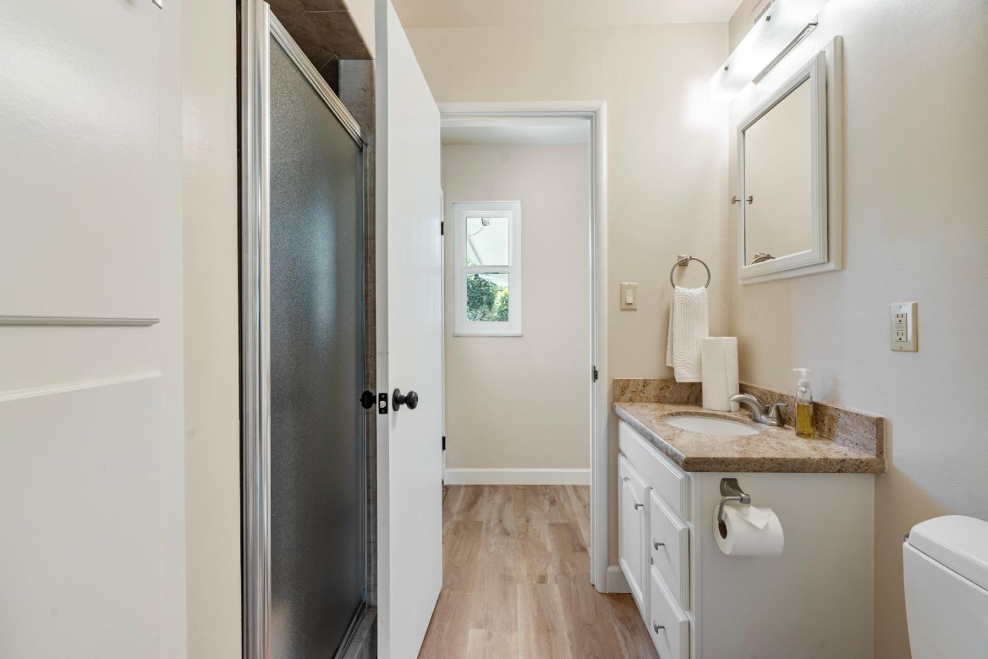 Detail Gallery Image 19 of 36 For 1001 Monterey St, Hollister,  CA 95023 - 3 Beds | 2 Baths