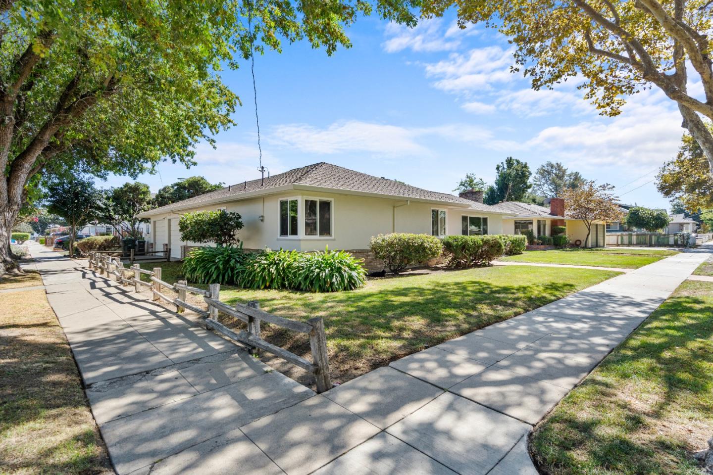 Detail Gallery Image 2 of 36 For 1001 Monterey St, Hollister,  CA 95023 - 3 Beds | 2 Baths