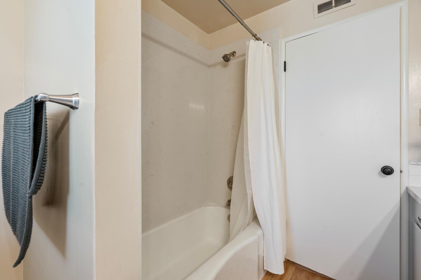 Detail Gallery Image 23 of 36 For 1001 Monterey St, Hollister,  CA 95023 - 3 Beds | 2 Baths