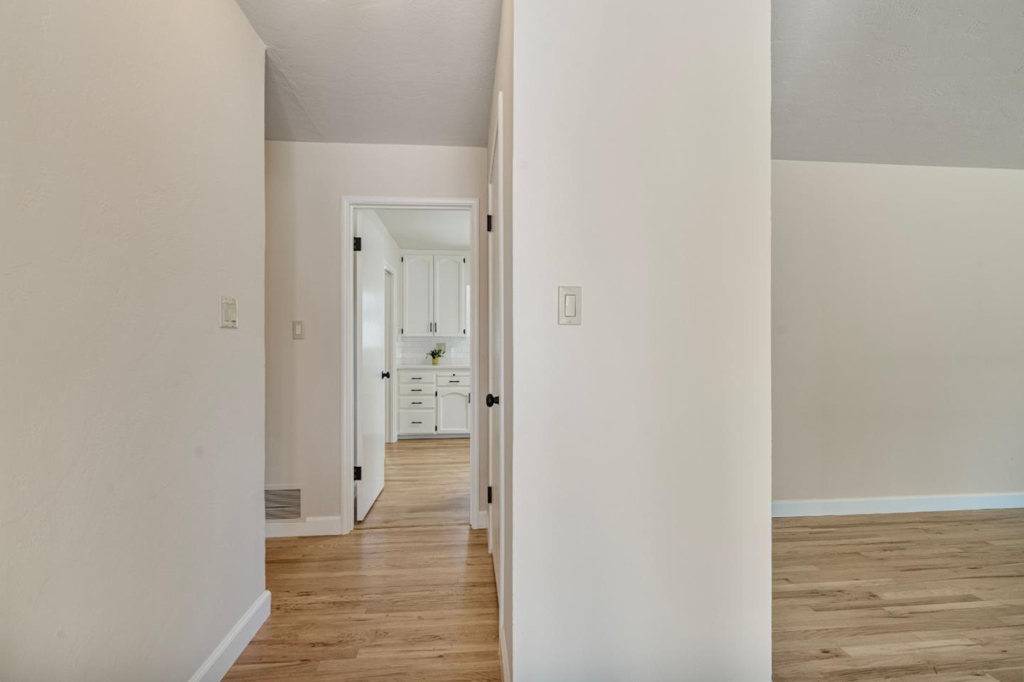 Detail Gallery Image 8 of 36 For 1001 Monterey St, Hollister,  CA 95023 - 3 Beds | 2 Baths