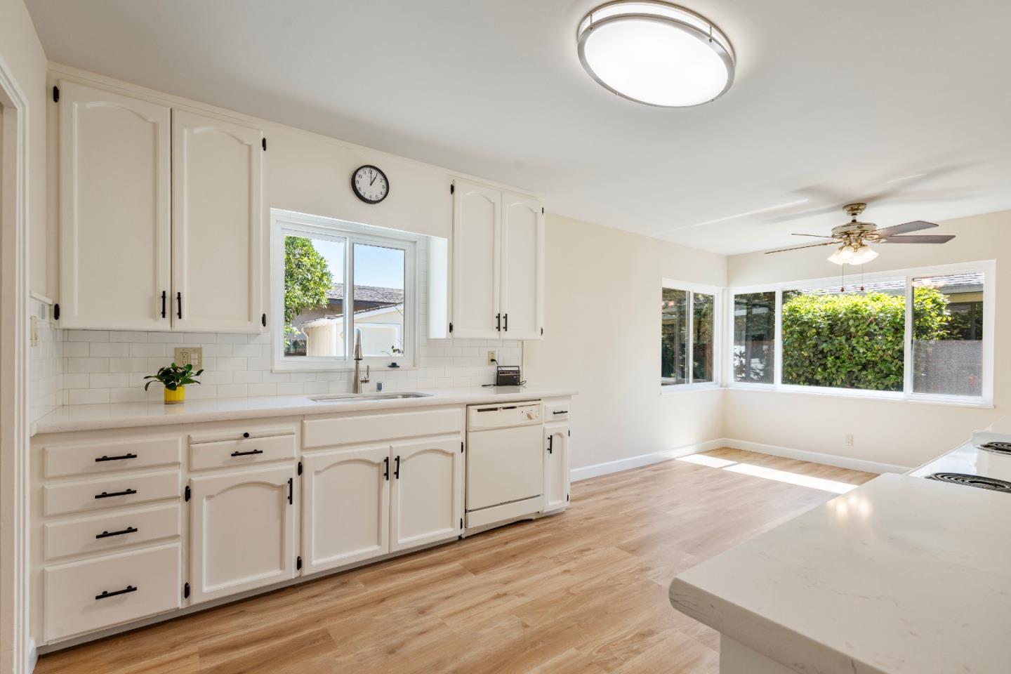 Detail Gallery Image 9 of 36 For 1001 Monterey St, Hollister,  CA 95023 - 3 Beds | 2 Baths