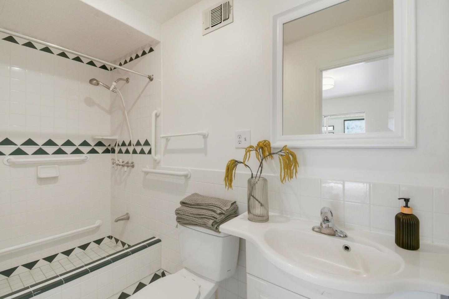 Detail Gallery Image 17 of 28 For 626 Price St, Daly City,  CA 94014 - 2 Beds | 2 Baths