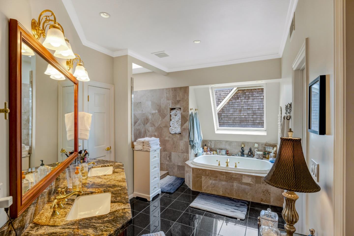 Detail Gallery Image 18 of 54 For 127 16th St, Pacific Grove,  CA 93950 - 3 Beds | 4 Baths