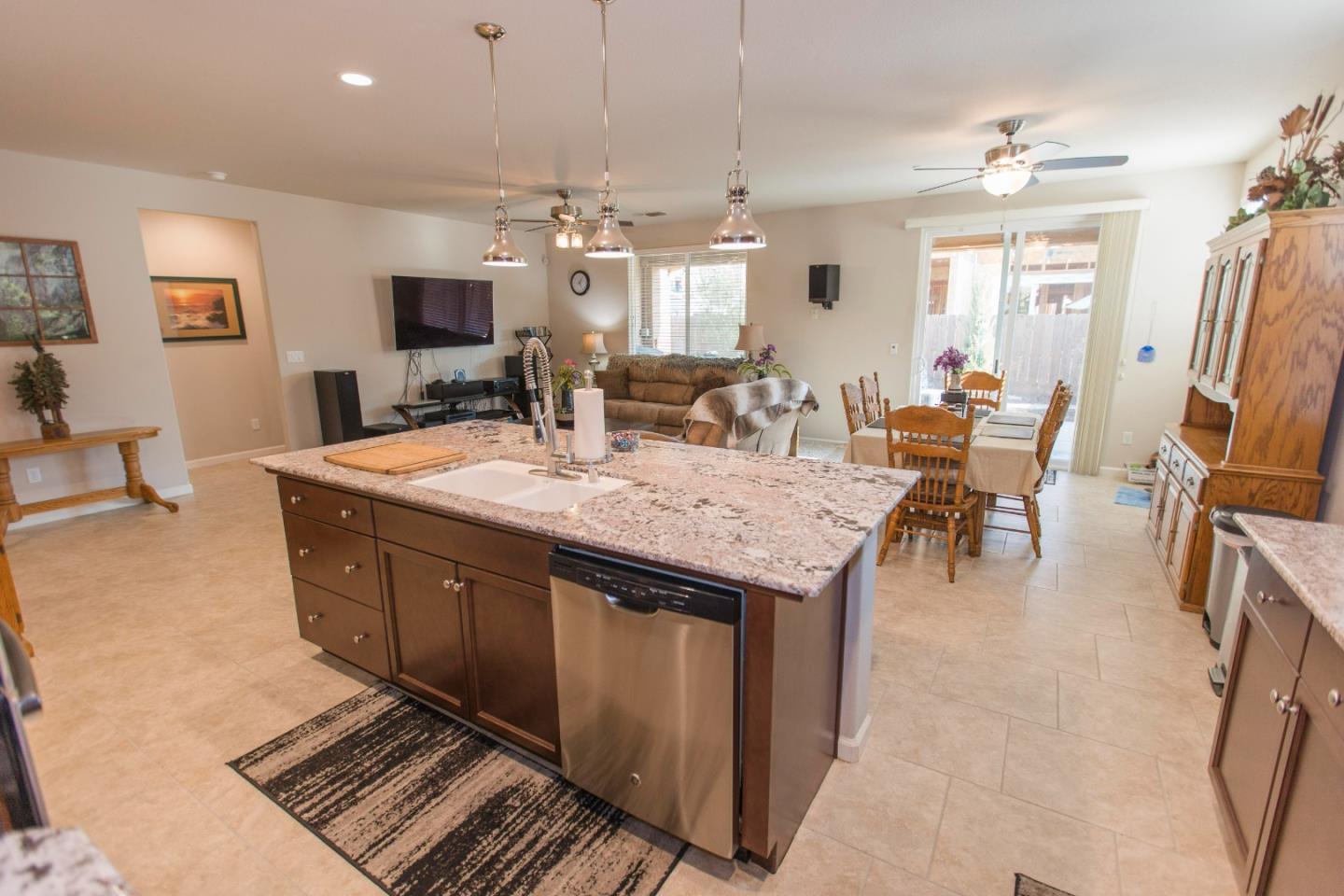 Detail Gallery Image 11 of 46 For 3776 Saginaw Ave, Clovis,  CA 93619 - 3 Beds | 3 Baths