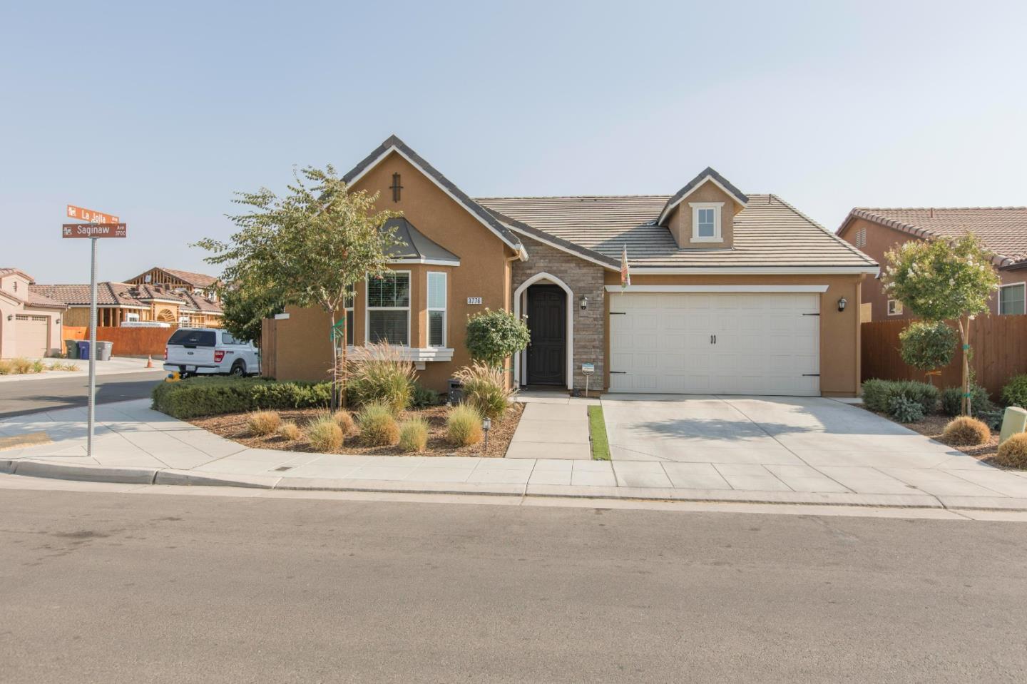 Detail Gallery Image 2 of 46 For 3776 Saginaw Ave, Clovis,  CA 93619 - 3 Beds | 3 Baths