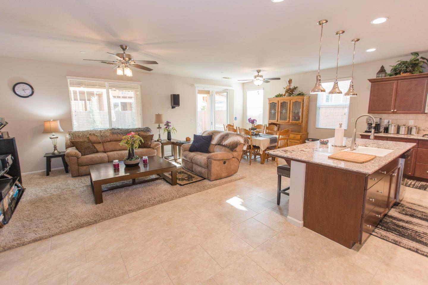 Detail Gallery Image 9 of 46 For 3776 Saginaw Ave, Clovis,  CA 93619 - 3 Beds | 3 Baths