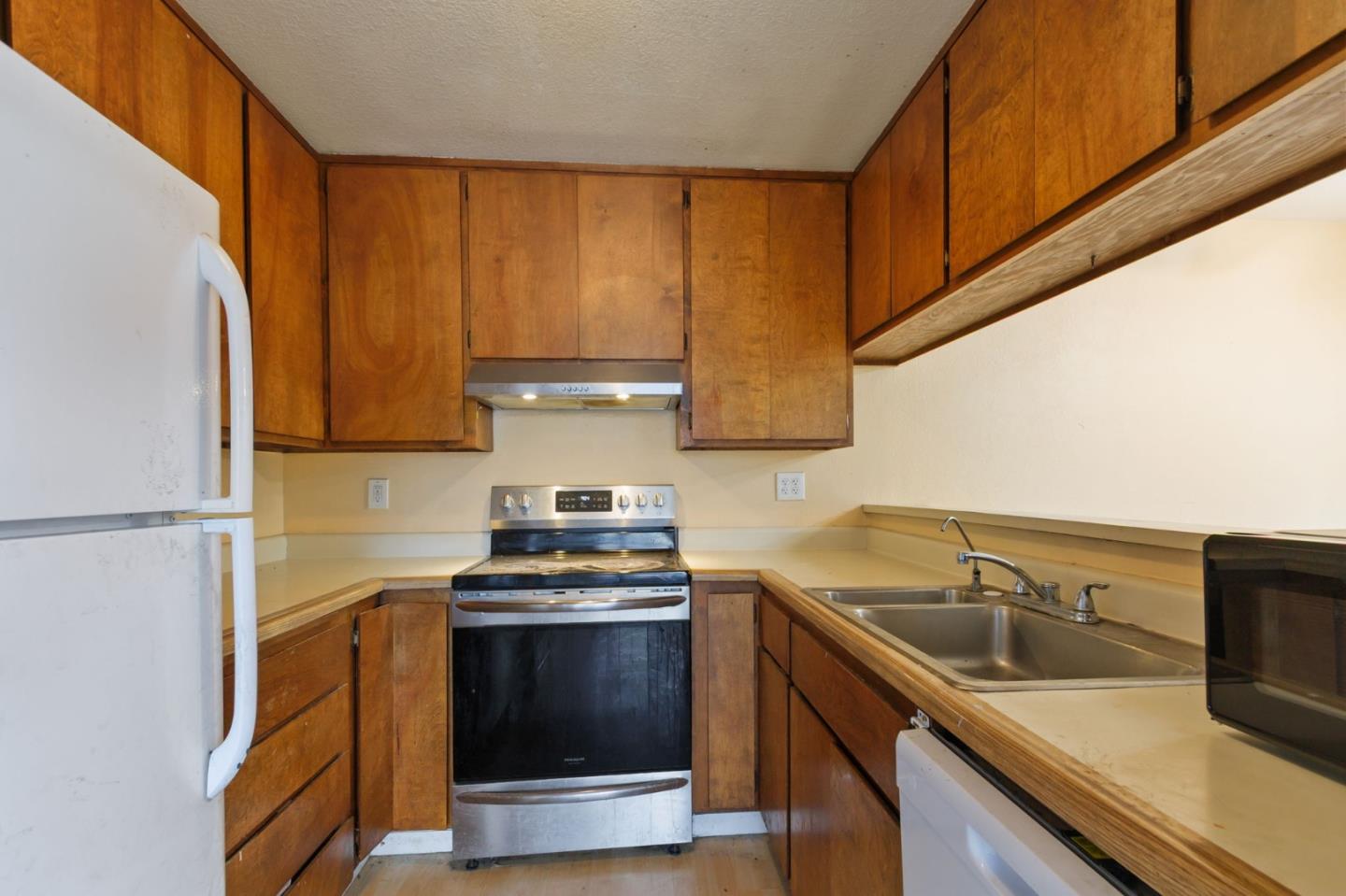 Detail Gallery Image 10 of 26 For 1227 Coyote Creek Ct, San Jose,  CA 95116 - 1 Beds | 1 Baths