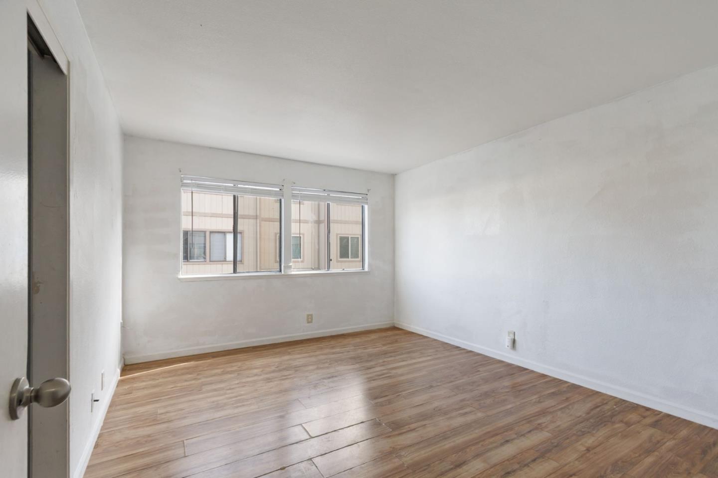 Detail Gallery Image 13 of 26 For 1227 Coyote Creek Ct, San Jose,  CA 95116 - 1 Beds | 1 Baths