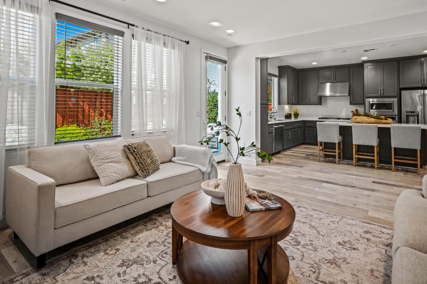 Detail Gallery Image 10 of 40 For 2721 Parkview Way, Marina,  CA 93933 - 4 Beds | 2/1 Baths