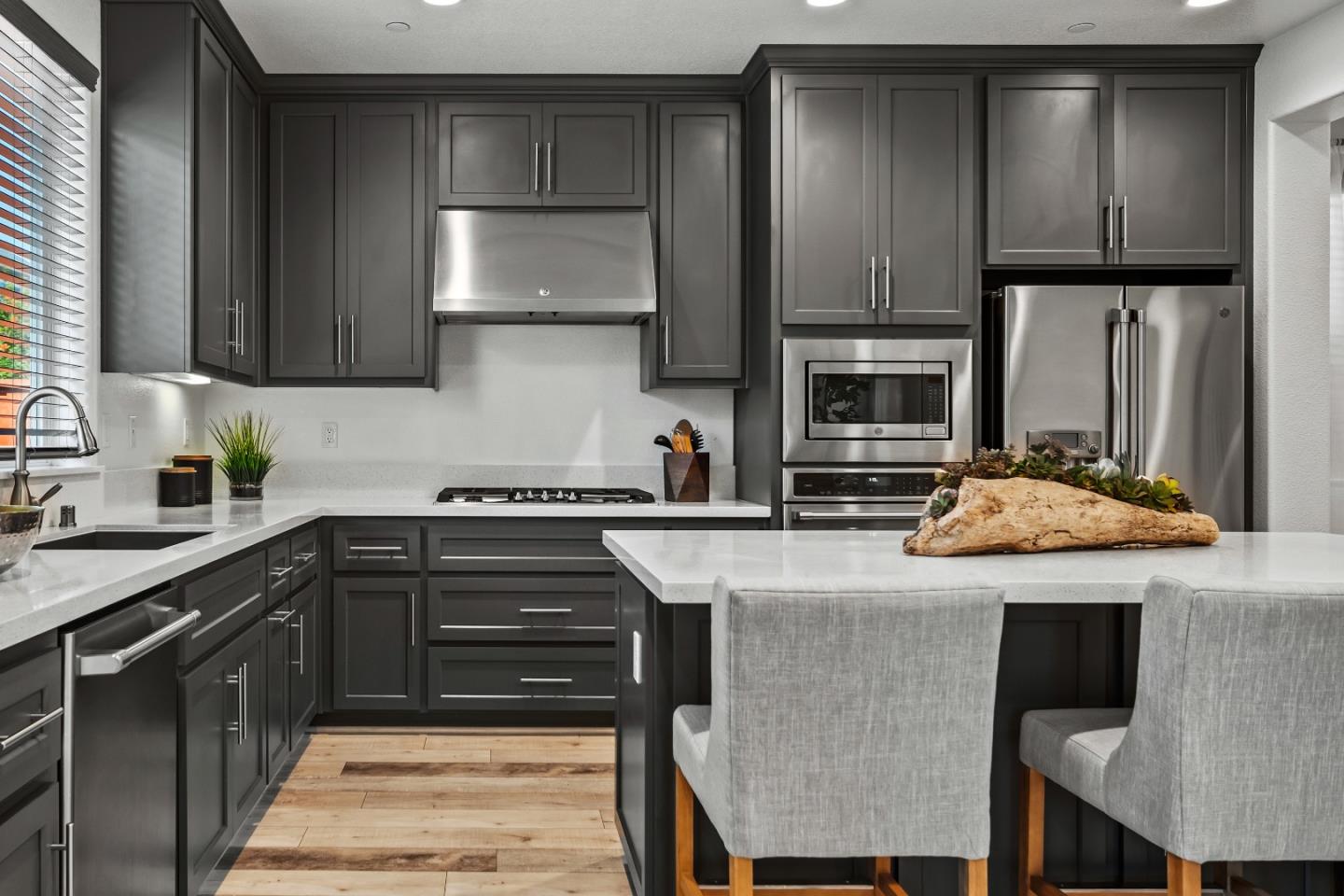 Detail Gallery Image 12 of 40 For 2721 Parkview Way, Marina,  CA 93933 - 4 Beds | 2/1 Baths