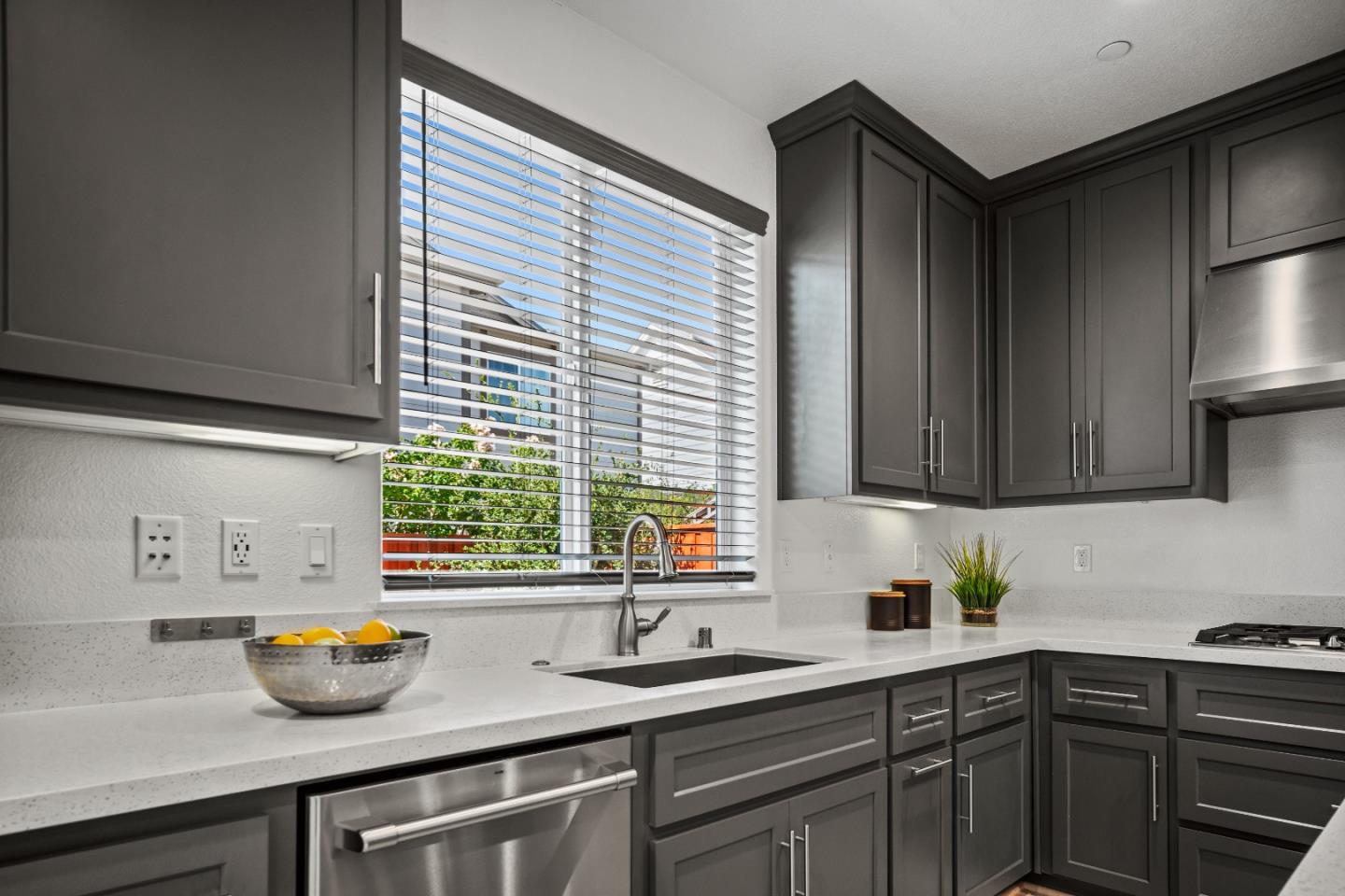 Detail Gallery Image 13 of 40 For 2721 Parkview Way, Marina,  CA 93933 - 4 Beds | 2/1 Baths