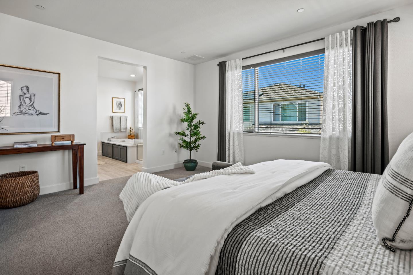 Detail Gallery Image 19 of 40 For 2721 Parkview Way, Marina,  CA 93933 - 4 Beds | 2/1 Baths