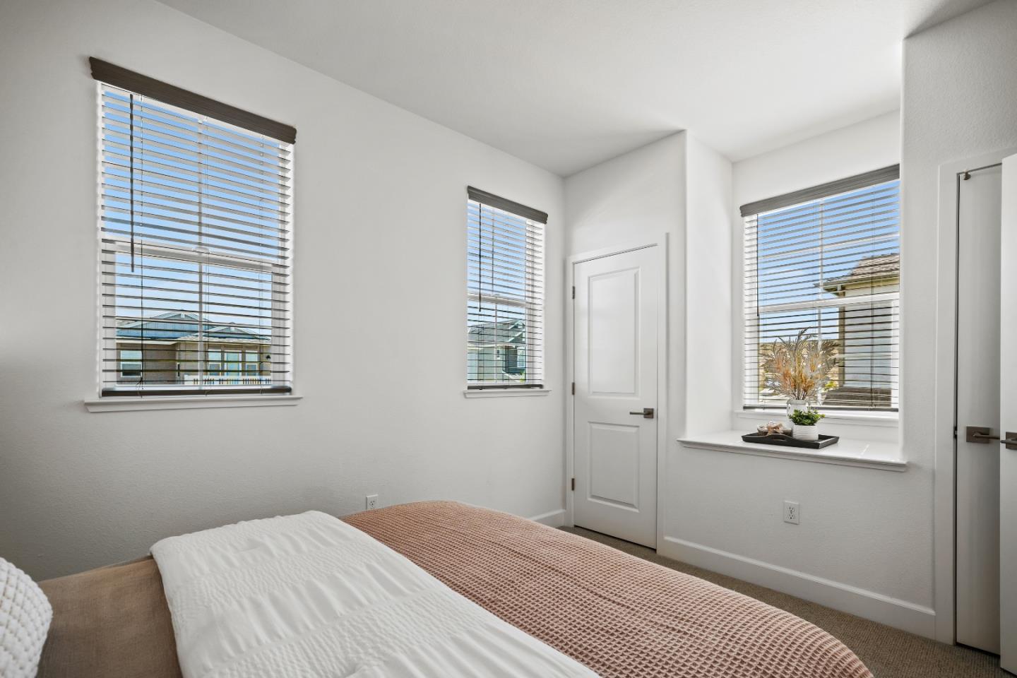 Detail Gallery Image 25 of 40 For 2721 Parkview Way, Marina,  CA 93933 - 4 Beds | 2/1 Baths