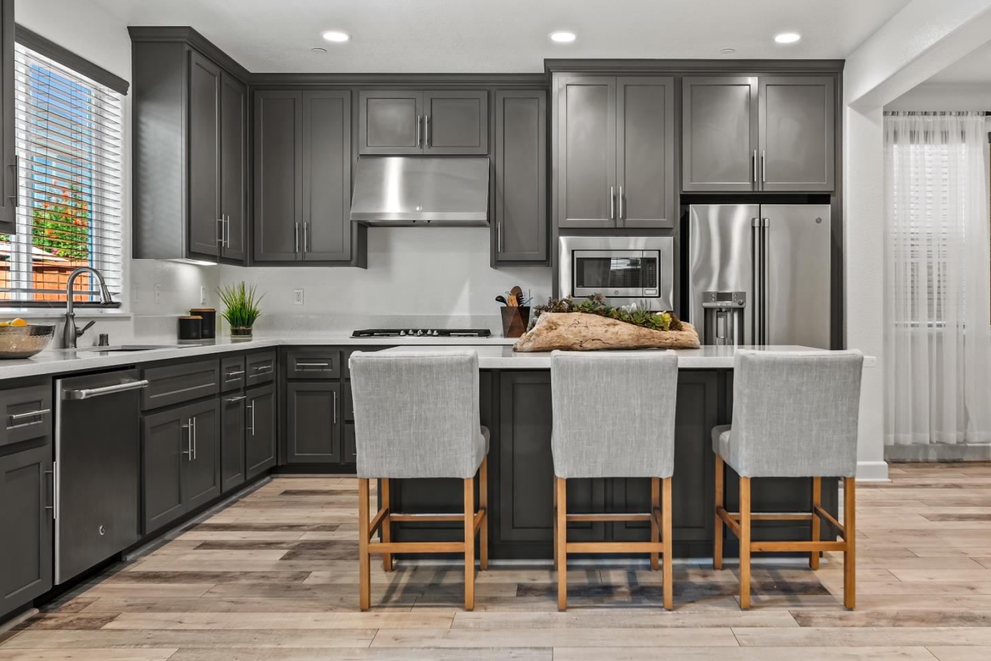 Detail Gallery Image 7 of 40 For 2721 Parkview Way, Marina,  CA 93933 - 4 Beds | 2/1 Baths