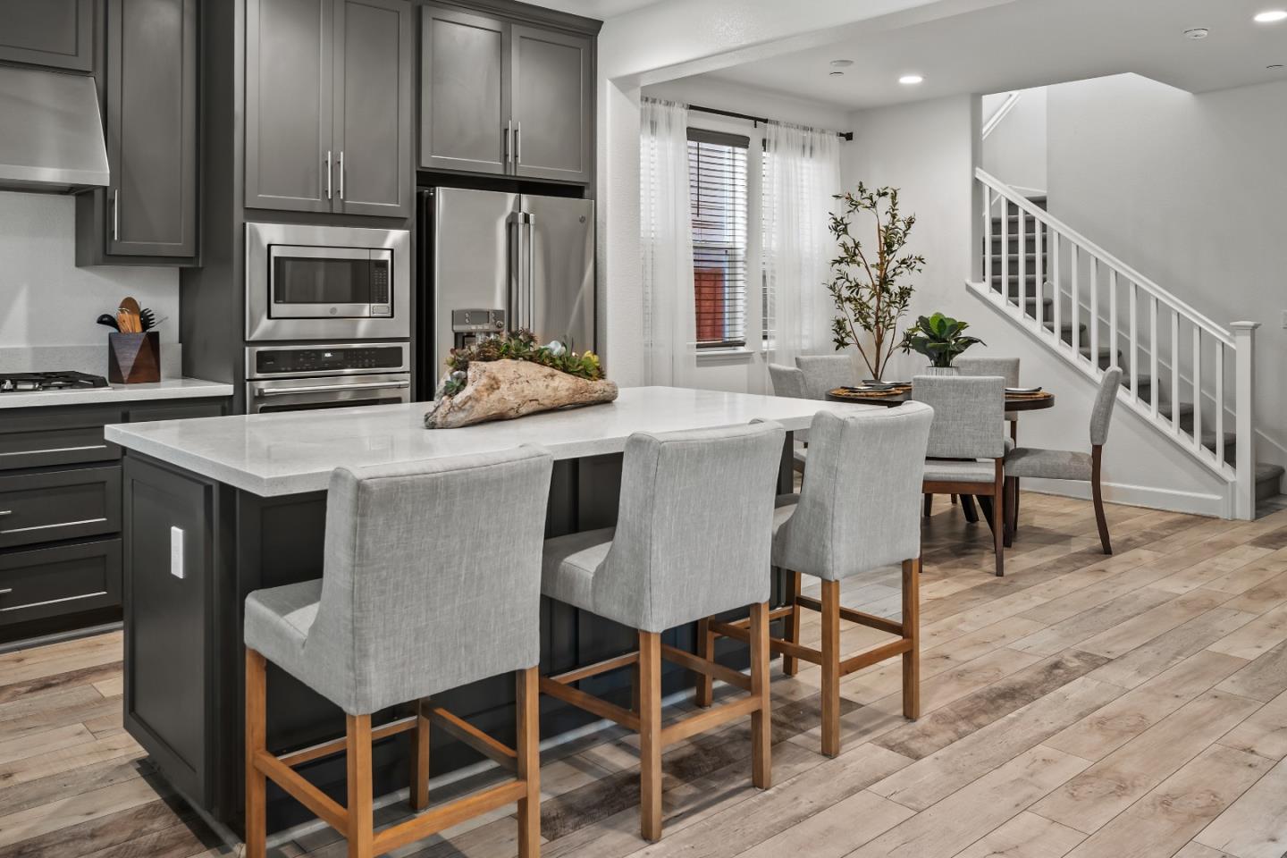 Detail Gallery Image 8 of 40 For 2721 Parkview Way, Marina,  CA 93933 - 4 Beds | 2/1 Baths