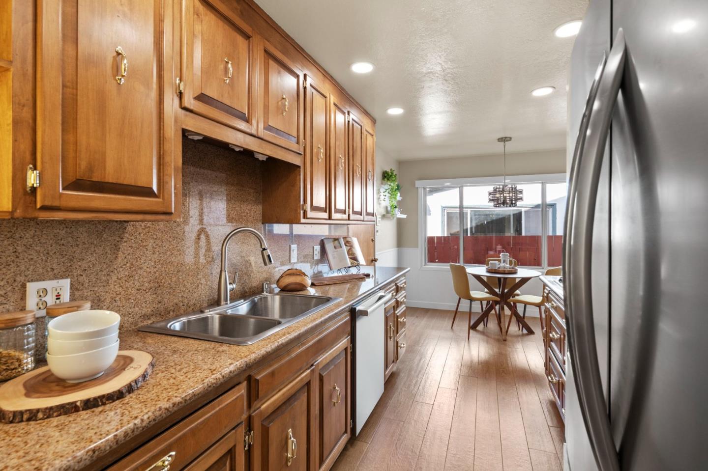 Detail Gallery Image 4 of 40 For 728 Cottonwood Ave, South San Francisco,  CA 94080 - 3 Beds | 2 Baths