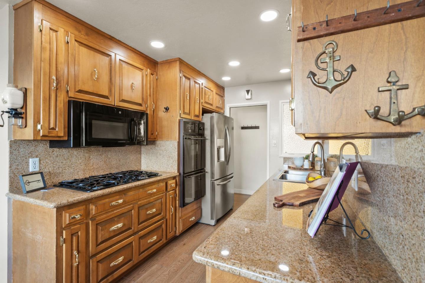 Detail Gallery Image 6 of 40 For 728 Cottonwood Ave, South San Francisco,  CA 94080 - 3 Beds | 2 Baths