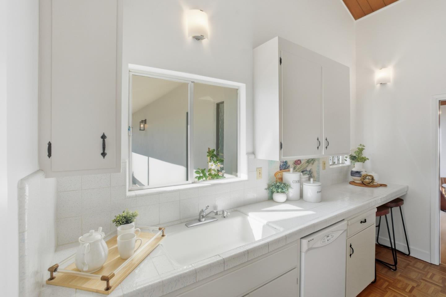 Detail Gallery Image 22 of 44 For 88 Madera Ave, San Carlos,  CA 94070 - 3 Beds | 2/1 Baths