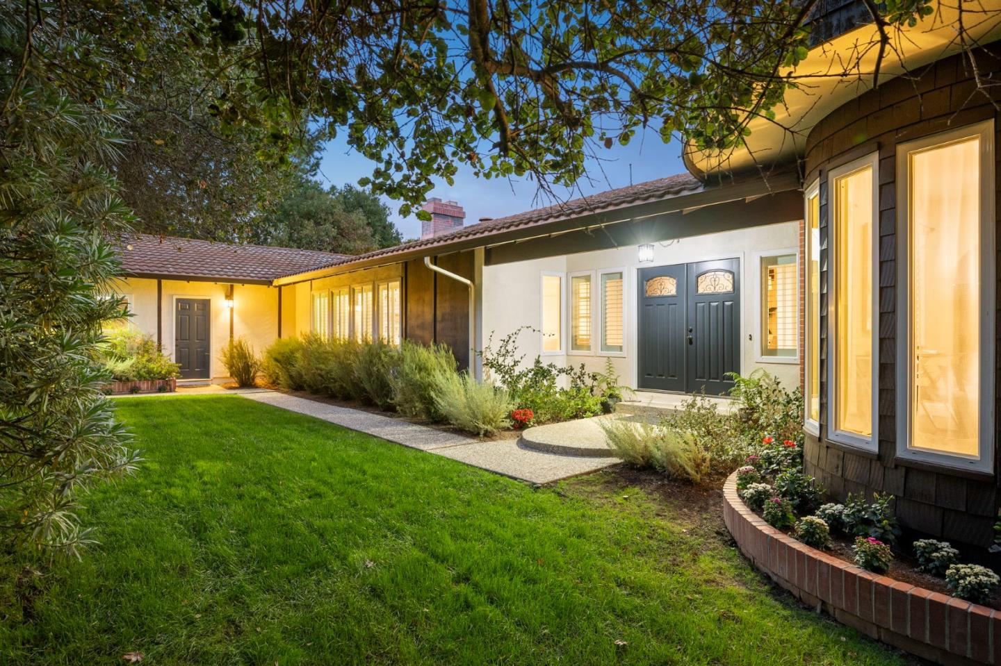 Detail Gallery Image 4 of 45 For 168 Sunrise Dr, Woodside,  CA 94062 - 2 Beds | 2 Baths