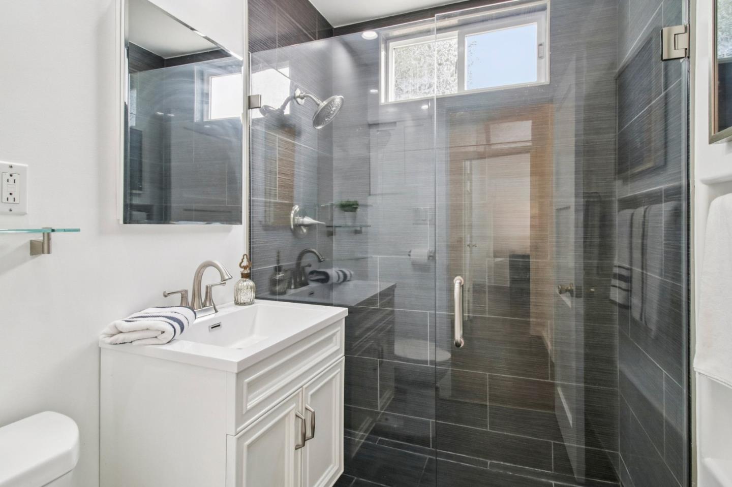 Detail Gallery Image 12 of 27 For 3 Bradford, South San Francisco,  CA 94080 - 3 Beds | 1 Baths