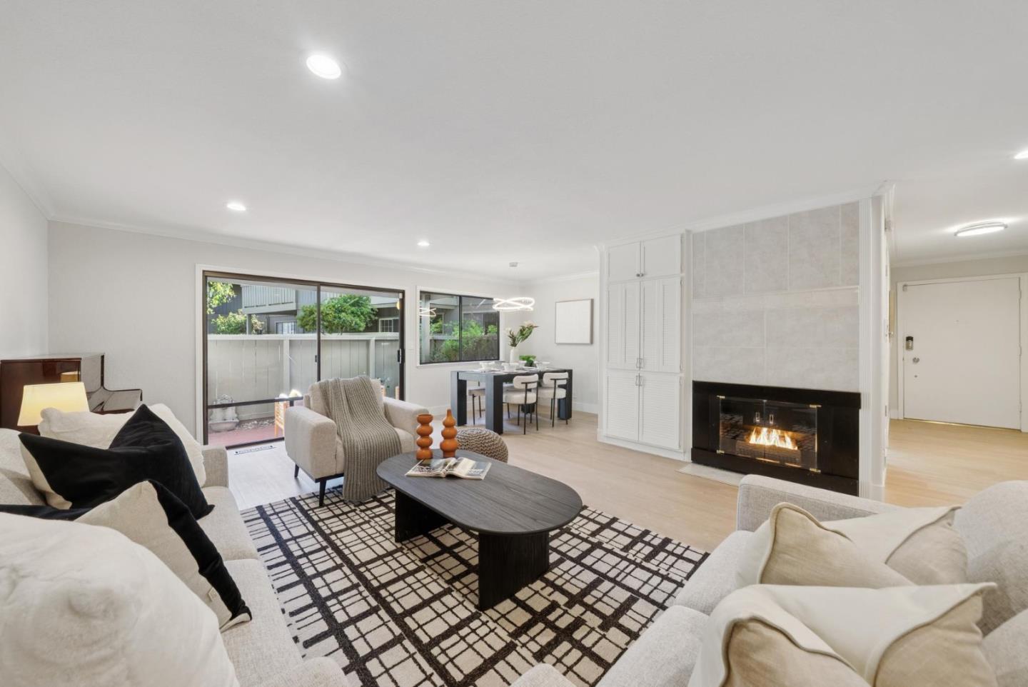 Detail Gallery Image 4 of 19 For 14355 Saratoga Ave a,  Saratoga,  CA 95070 - 3 Beds | 2 Baths