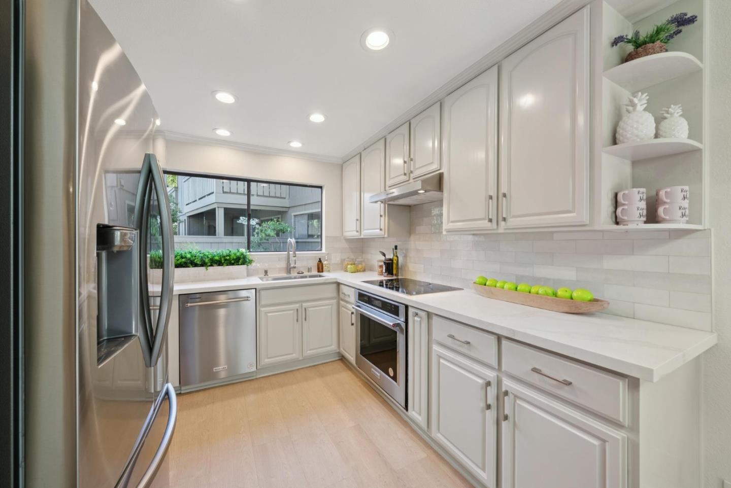 Detail Gallery Image 8 of 19 For 14355 Saratoga Ave a,  Saratoga,  CA 95070 - 3 Beds | 2 Baths