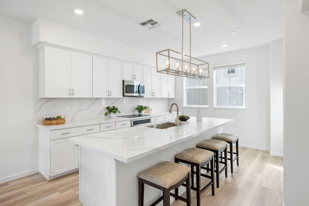 Detail Gallery Image 11 of 35 For 3775 Castro Valley Blvd, Castro Valley,  CA 94546 - 3 Beds | 2/1 Baths