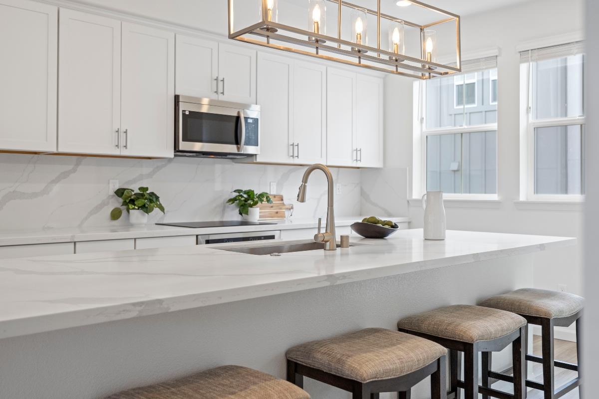 Detail Gallery Image 13 of 35 For 3775 Castro Valley Blvd, Castro Valley,  CA 94546 - 3 Beds | 2/1 Baths