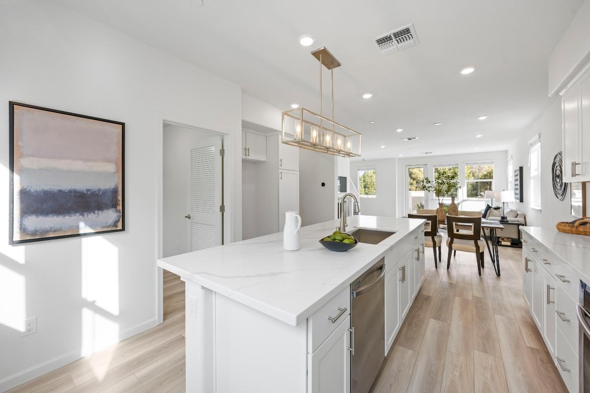 Detail Gallery Image 16 of 35 For 3775 Castro Valley Blvd, Castro Valley,  CA 94546 - 3 Beds | 2/1 Baths