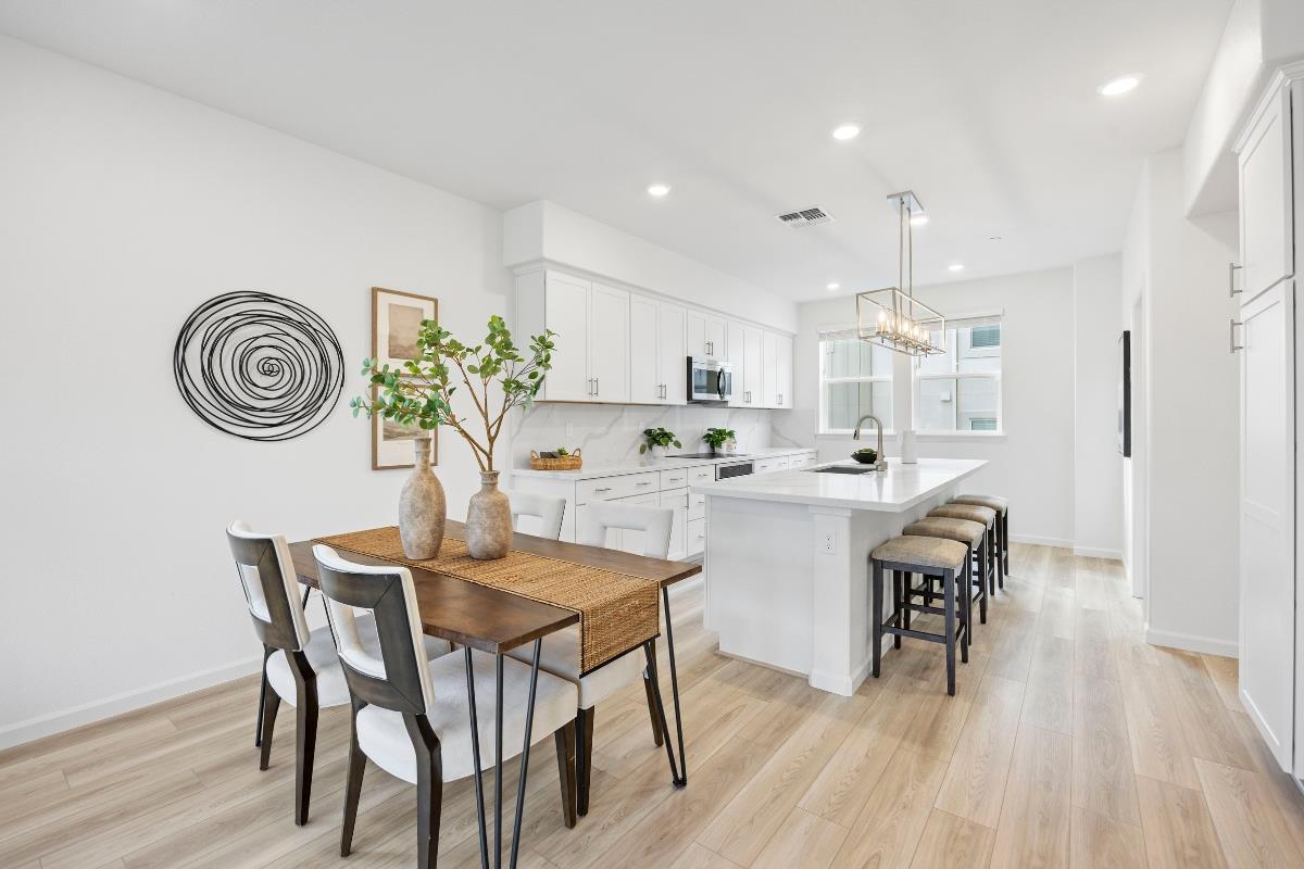 Detail Gallery Image 17 of 35 For 3775 Castro Valley Blvd, Castro Valley,  CA 94546 - 3 Beds | 2/1 Baths