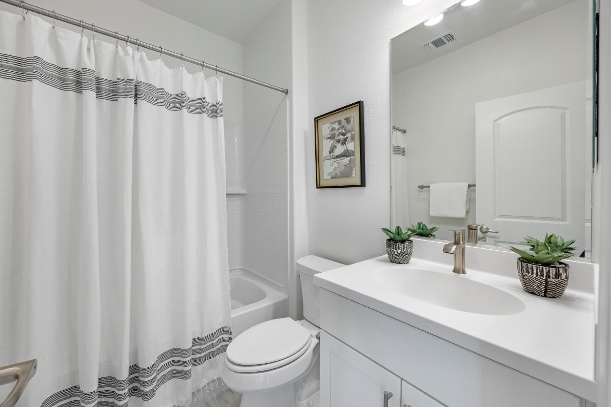 Detail Gallery Image 20 of 35 For 3775 Castro Valley Blvd, Castro Valley,  CA 94546 - 3 Beds | 2/1 Baths