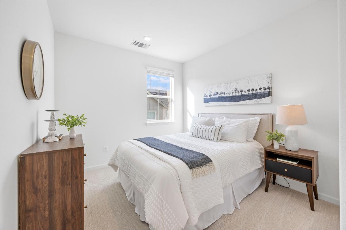 Detail Gallery Image 23 of 35 For 3775 Castro Valley Blvd, Castro Valley,  CA 94546 - 3 Beds | 2/1 Baths