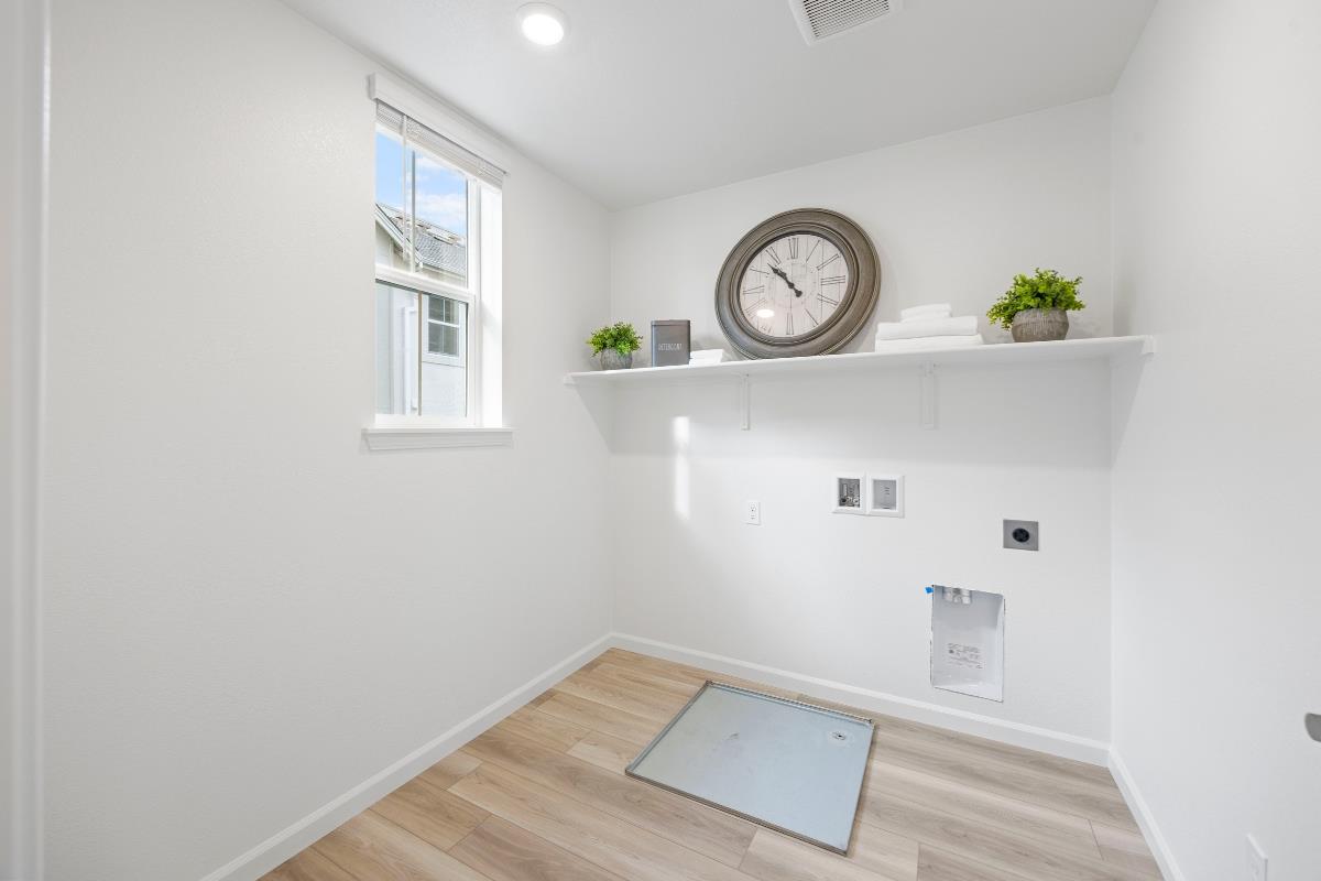 Detail Gallery Image 25 of 35 For 3775 Castro Valley Blvd, Castro Valley,  CA 94546 - 3 Beds | 2/1 Baths