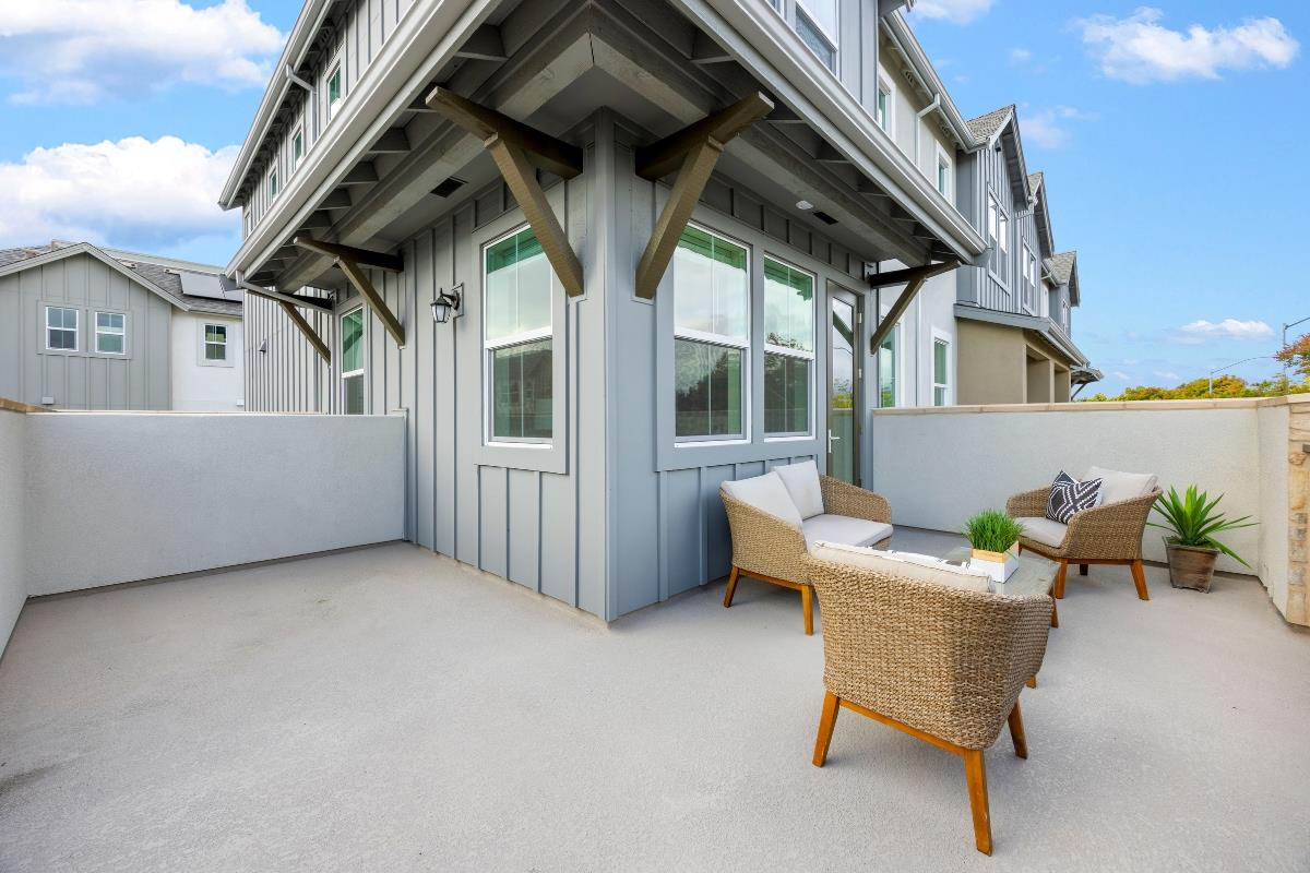 Detail Gallery Image 3 of 35 For 3775 Castro Valley Blvd, Castro Valley,  CA 94546 - 3 Beds | 2/1 Baths