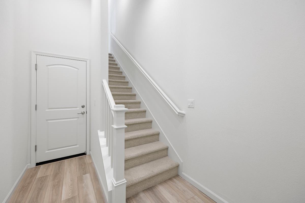 Detail Gallery Image 5 of 35 For 3775 Castro Valley Blvd, Castro Valley,  CA 94546 - 3 Beds | 2/1 Baths