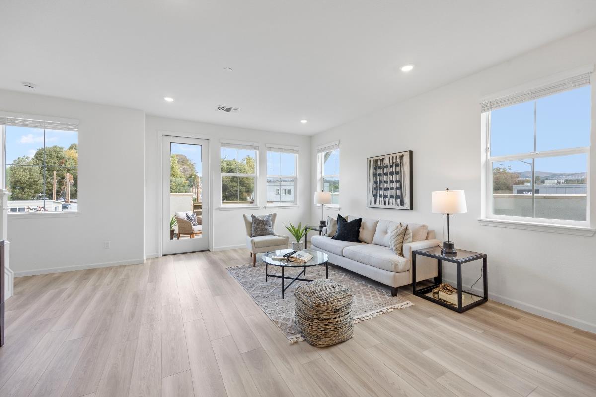 Detail Gallery Image 6 of 35 For 3775 Castro Valley Blvd, Castro Valley,  CA 94546 - 3 Beds | 2/1 Baths