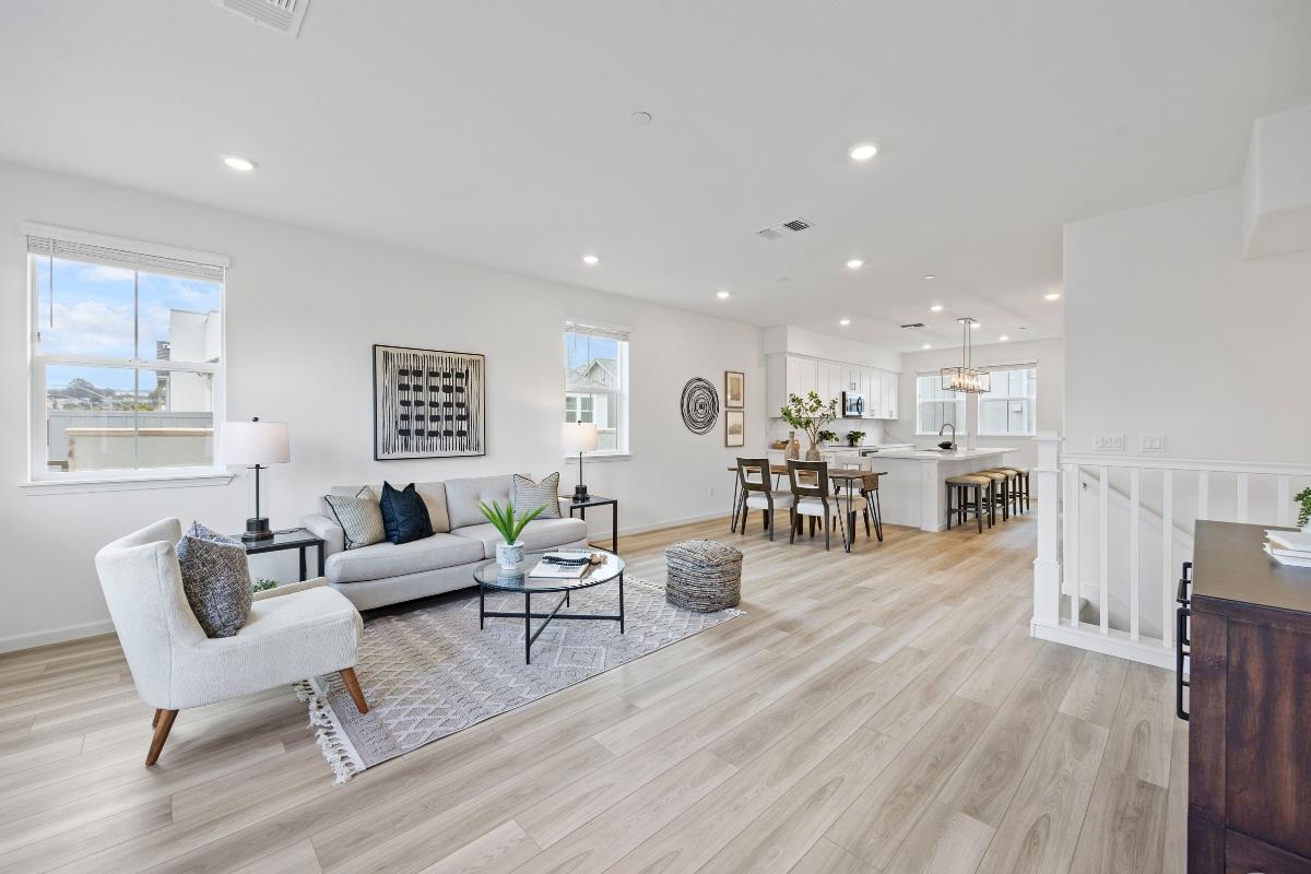 Detail Gallery Image 8 of 35 For 3775 Castro Valley Blvd, Castro Valley,  CA 94546 - 3 Beds | 2/1 Baths